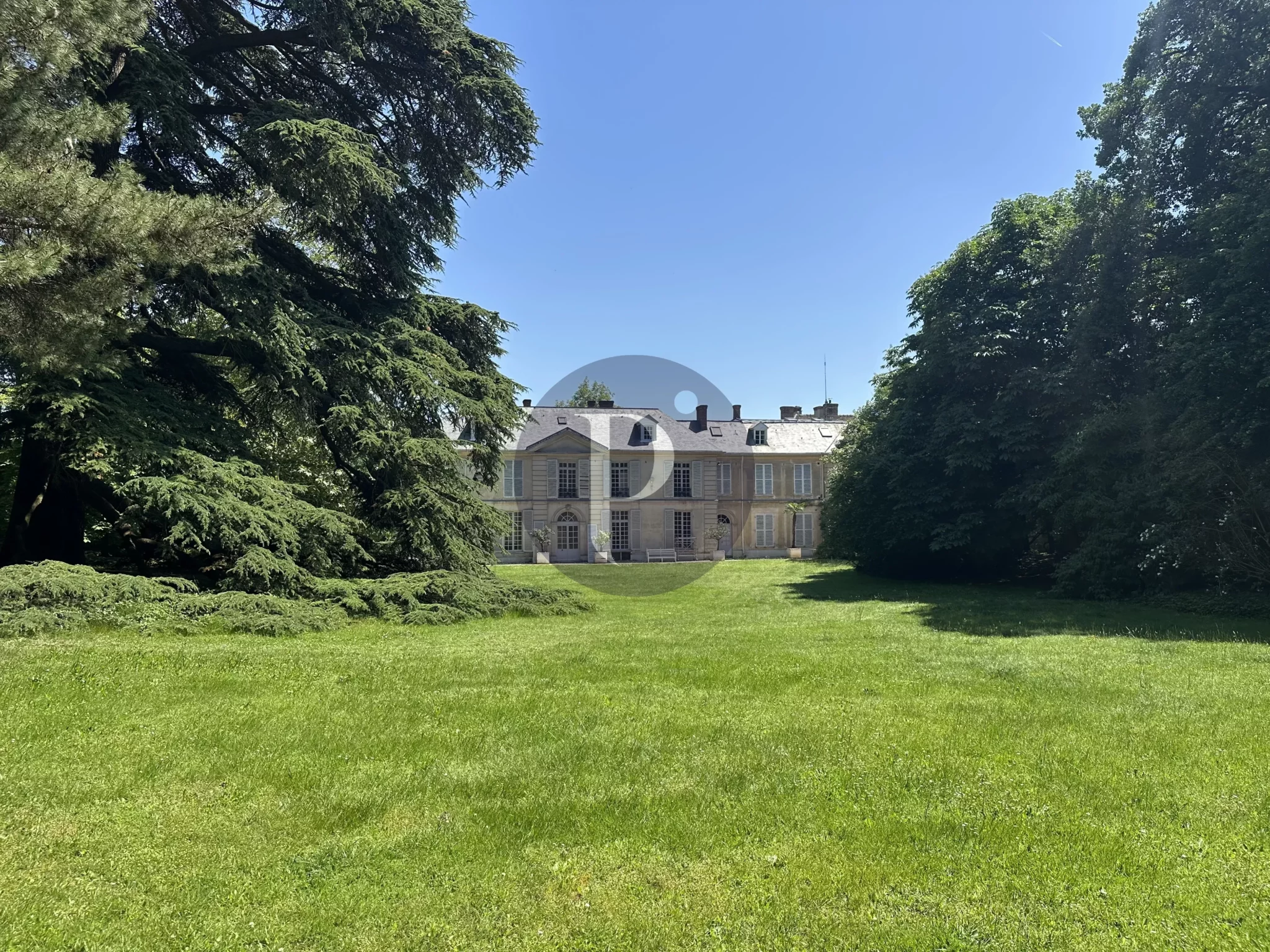 location-maison-8-pieces-verrieres-le-buisson-87104583