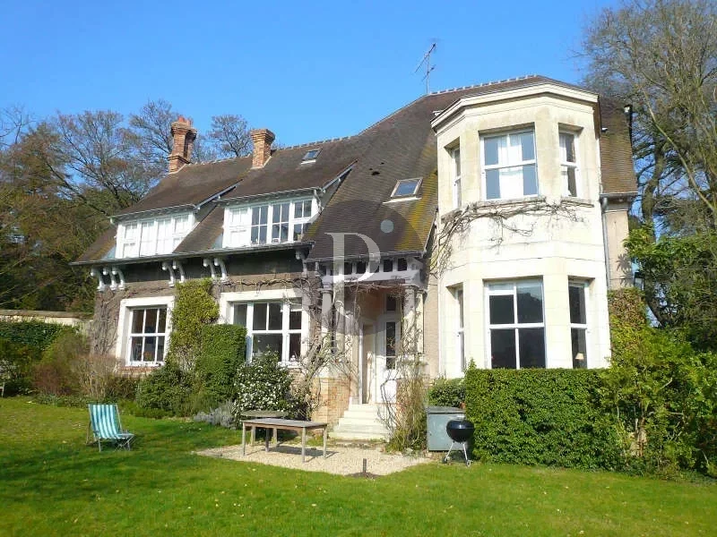 location-maison-8-pieces-verrieres-le-buisson-83872832