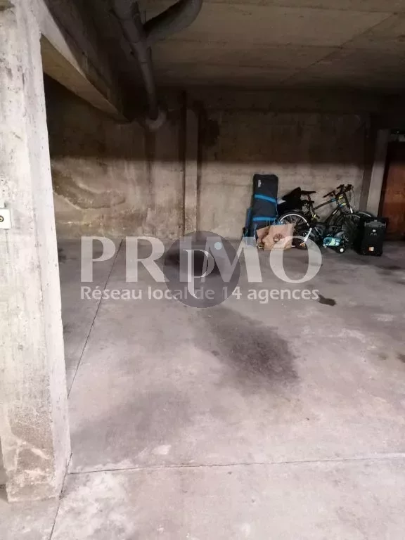 location-parking-sceaux-83873144
