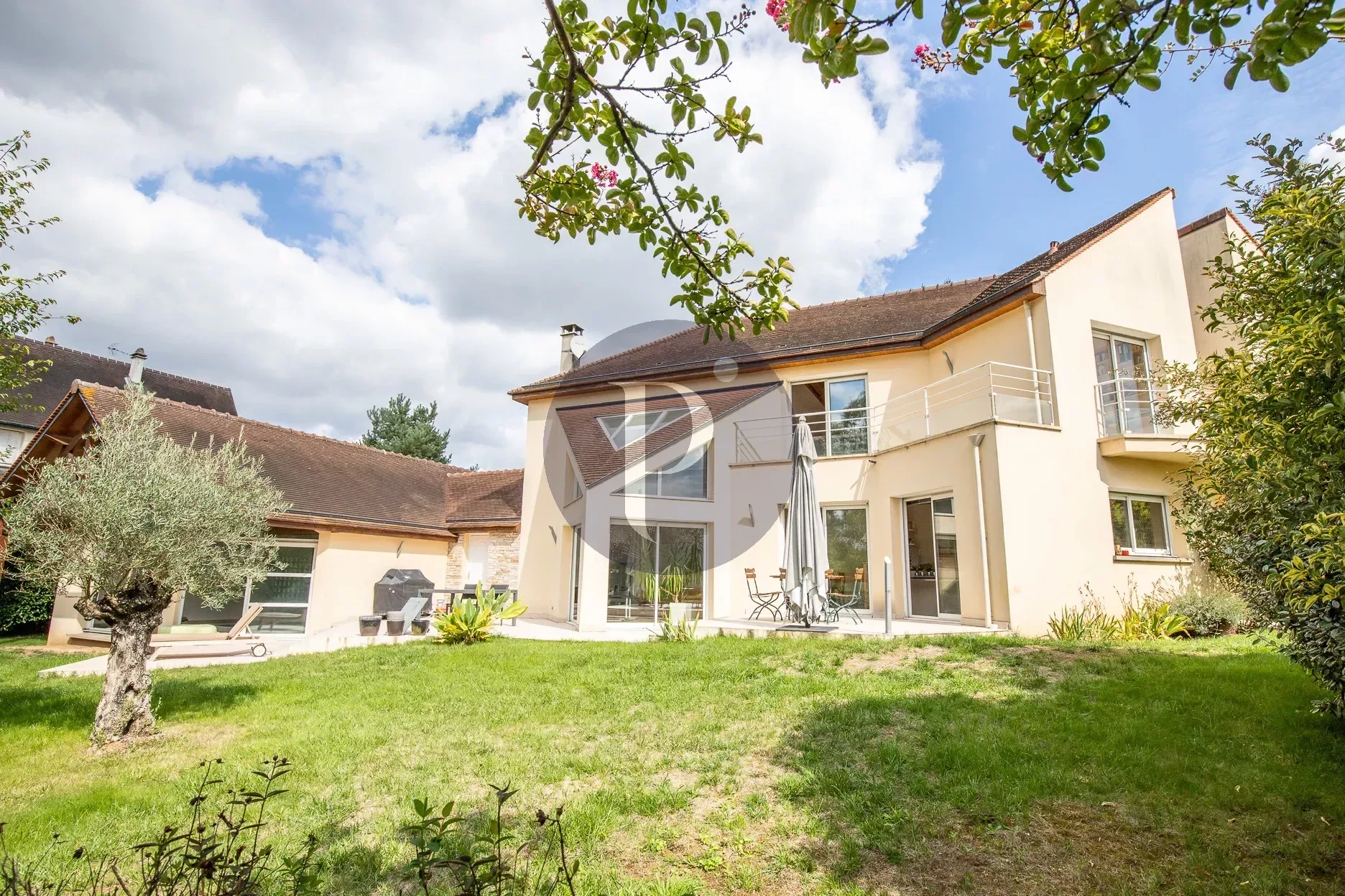 vente-maison-9-pieces-verrieres-le-buisson-83865699